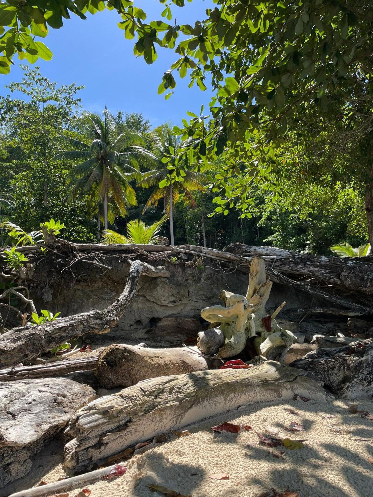 Tanjung Kalemo Resort Batudaka Dış mekan fotoğraf